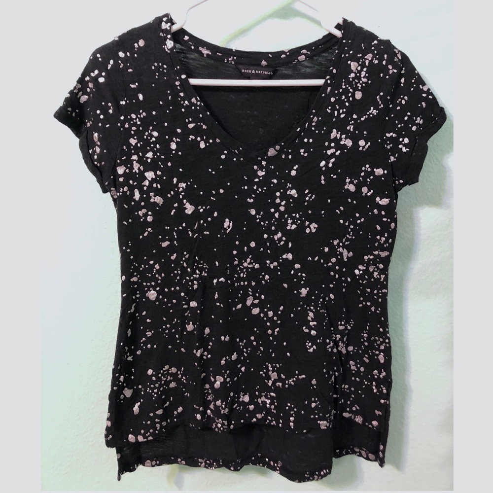 ✨2/$25 Rock & Republic Splatter Paint V-Neck Tee